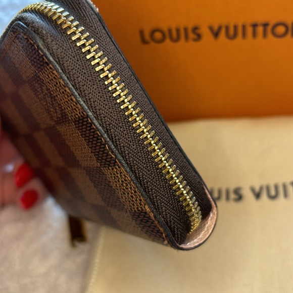 Louis Vuitton Damier Compact Wallet with Pink Interior - Picture 4 of 10